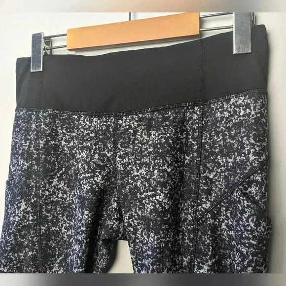 Lululemon Hop To It Crop *Full-On Luxtreme size 6 - Picture 9 of 15